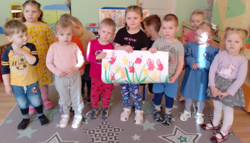 В группе "Светлячок" прошла увлекательная тематическая неделя по знакомству ребят с первыми цветами после долгой зимы. В группе "Светлячок" прошла увлекательная тематическая неделя по знакомству ребят с первыми цветами после долгой зимы.