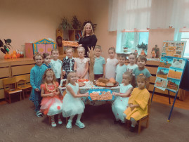 Хлеб всему голова Хлеб всему голова.